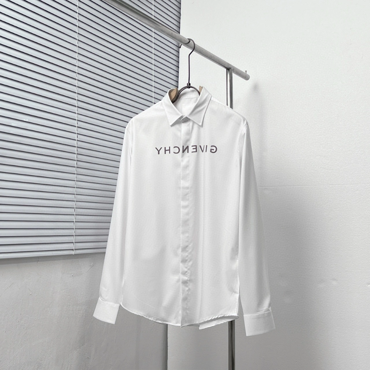 &wg.luxury--6iv593hy item:E-F000F0298T